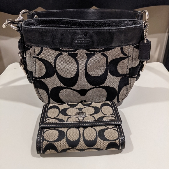 Authentic small coach purse with matching wallet - Picture 7 of 8